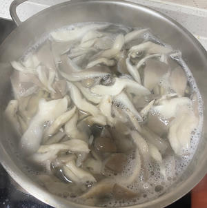 干锅孜然平菇（蘑菇）的做法 步骤2