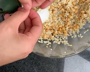 黄豆粽.蜜枣粽.花生粽.肉粽子(附粽子包法)的做法 步骤6