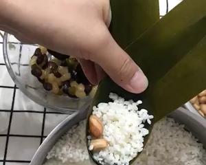 蜜枣豆沙粽子（附无绳包粽子视频）的做法 步骤11