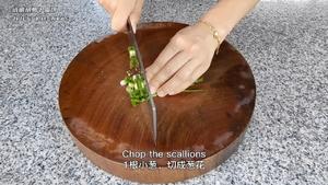 培根胡萝卜蛋饼/面粉糕。孩子爱吃的营养早餐的做法 步骤3