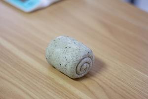 黑芝麻核桃奶酥卷✨层层美味?手撕松软的做法 步骤9
