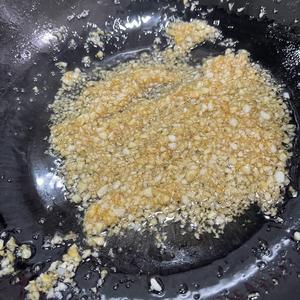 年夜饭大菜之 蒜蓉粉丝蒸红膏梭子蟹大家快来跟我学一下超详细的步骤的做法 步骤5