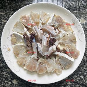 年夜饭餐桌上的大菜 葱油豆腐蒸白蟹 厨房小白看了都会做 可以收藏一下做法超级详细的做法 步骤6