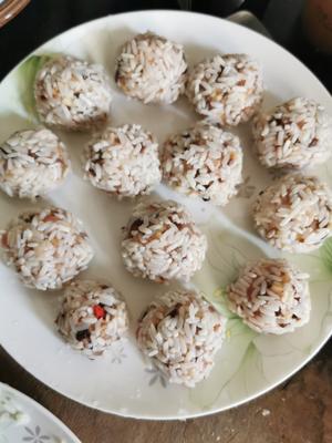 年夜饭必备的珍珠丸子的做法 步骤5
