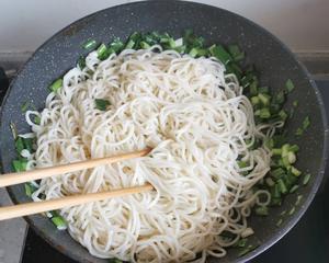 深夜食堂-酱油炒面配青海苔的做法 步骤8