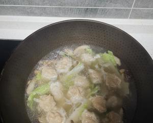 超低卡美味减肥餐-香菇白菜鸡肉丸子汤的做法 步骤7