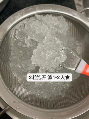 喝一次等于敷30贴面膜的养颜汤| 牛奶雪燕的做法 步骤4