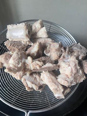 冬瓜排骨汤：耗时长却简单，减肥期间也可吃的美味！的做法 步骤4