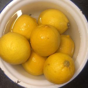 夏日养颜美容清爽的柠檬?蜂蜜百香果的做法 步骤2