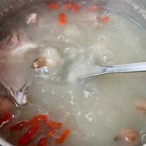 润肺去燥的海底椰无花果猪骨汤的做法 步骤5