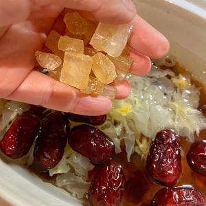 滋阴润肺的椰汁银耳炖桃胶的做法 步骤8