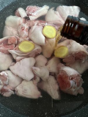 猪脚汤（紧肤养血/术后/产后修复）的做法 步骤2