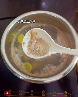 清热降火-莲藕绿豆猪骨汤的做法 步骤3