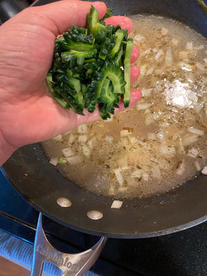 夏季清火苦瓜鸡肉蘑菇粥的做法 步骤7