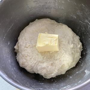 造型可爱软萌香甜的小羊?椰蓉面包｜儿童节必备?的做法 步骤3
