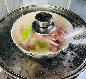 老人孩子都爱吃的清蒸子鸡的做法 步骤3