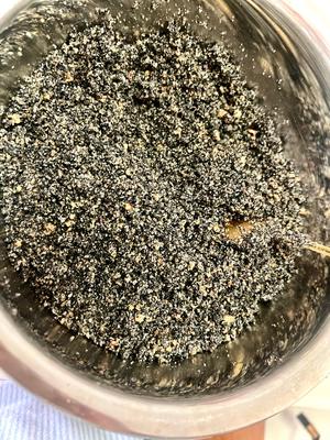 老人小孩都能吃的芝麻丸的做法 步骤1