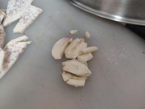 适合老人家的食谱～香芋丝瓜红枣煲的做法 步骤3