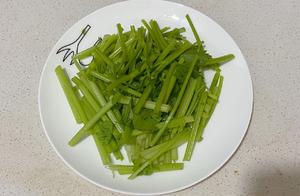 【孕妇食谱】西芹炒牛肉，肉质鲜嫩营养，西芹清脆爽口～的做法 步骤4