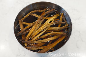 薏米黄花猪脚汤（月子餐） <;302小厨房>;的做法 步骤2