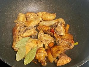 【孕妇食谱】鲍鱼香菇鸡煲，鲍鱼肉质厚实Q弹，鸡肉鲜美无比，看着就流口水～的做法 步骤12