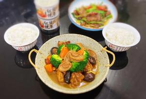 【孕妇食谱】鲍鱼香菇鸡煲，鲍鱼肉质厚实Q弹，鸡肉鲜美无比，看着就流口水～的做法 步骤21