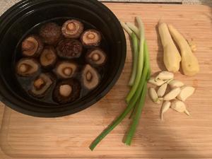 香菇肉饼&鸡蛋肉饼&肉丸子（试做月子餐）--猪碎肉篇的做法 步骤2