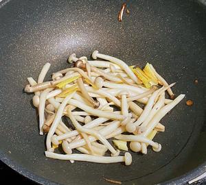 【孕妇食谱】双菇滑蛋，色泽饱满、健康营养，一步到位！的做法 步骤6