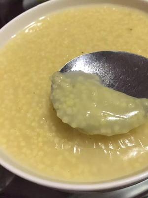 起胶的小米粥的做法 步骤1