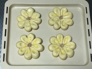 超软花朵椰蓉面包，仅需一次发酵，造型简单立体，持续柔软隔夜不变硬的做法 步骤11