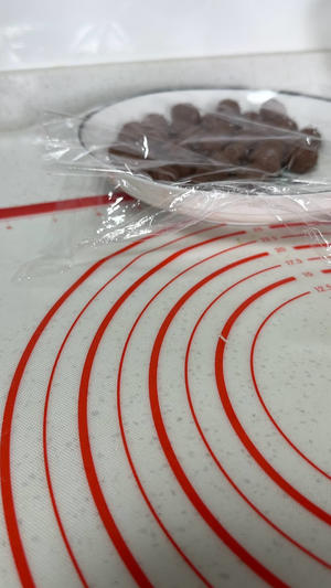 碱个咖啡豆｜以假乱真的咖啡豆碱水面包??的做法 步骤7
