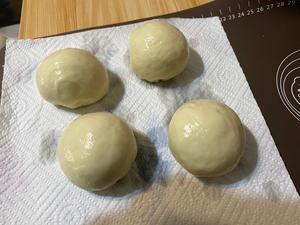 多种口味德国??碱水包‼️1⃣️爆浆芝士牛肉丸面包球2⃣️芝士蜜豆?3⃣️Brezel?的做法 步骤22