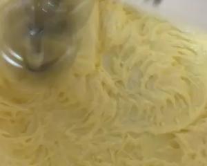 黄油奶油霜和老式牛油包的做法 步骤4