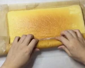 老式咸奶油杏仁脆片蛋糕卷的做法 步骤9