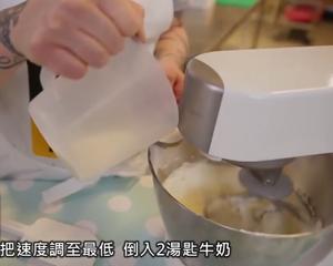 如何制作奶油糖霜（How to make Perfect Buttercream Icing）的做法 步骤4