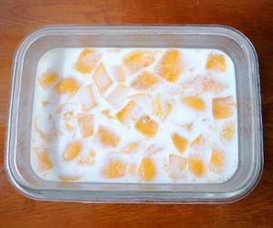 水果牛奶布丁（多口味，超简单）的做法 步骤3