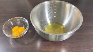 椰香斑斓芒果糯米蛋糕的做法 步骤2