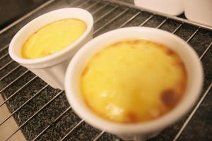 Crèmebrulée。法式烤布雷。焦糖布丁。的做法 步骤1