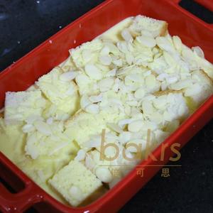 快手早餐面包布丁 | 消耗剩余吐司及淡奶油的好方法的做法 步骤6