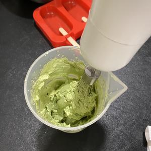 生酮版—超低碳冰淇淋香草、抹茶、巧克力脆皮 梦龙真的超好吃?无冰渣的做法 步骤9