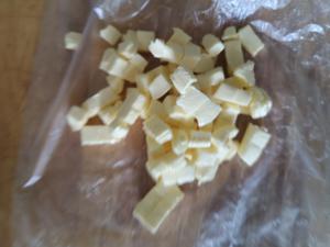 蔓越莓司康（蔓越莓奶酥）——免打发，可用淡奶油也可用牛奶~的做法 步骤3