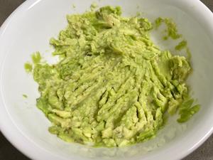 十分钟搞定正宗墨西哥牛油果酱guacamole的做法 步骤1