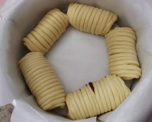 一次发酵的果酱拉丝面包的做法 步骤11
