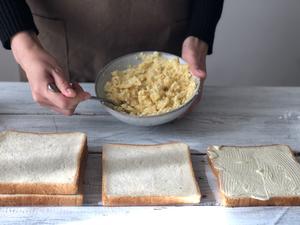 人气爱豆三明治（土豆泥沙拉+蟹肉卷心拌菜+果酱）的做法 步骤10