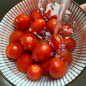 冰镇糖水小番茄的做法 步骤1