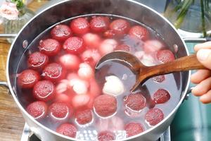 夏日季节限定特饮?杨梅荔枝糖水的做法 步骤6