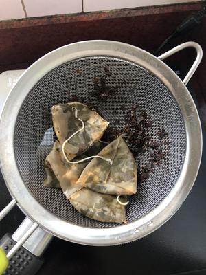 蜜桃乌龙茶冻撞奶的做法 步骤5