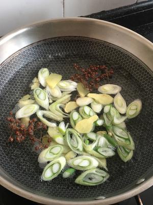 「炸猪肉丸子」有技巧，外酥里嫩杠杠好吃?的做法 步骤4