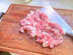 猪肉鲜虾锅贴 香掉下巴 多加了一个步骤味道绝绝子?的做法 步骤1