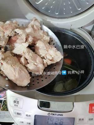 日式味噌炖煮豬肉骨的做法 步骤5